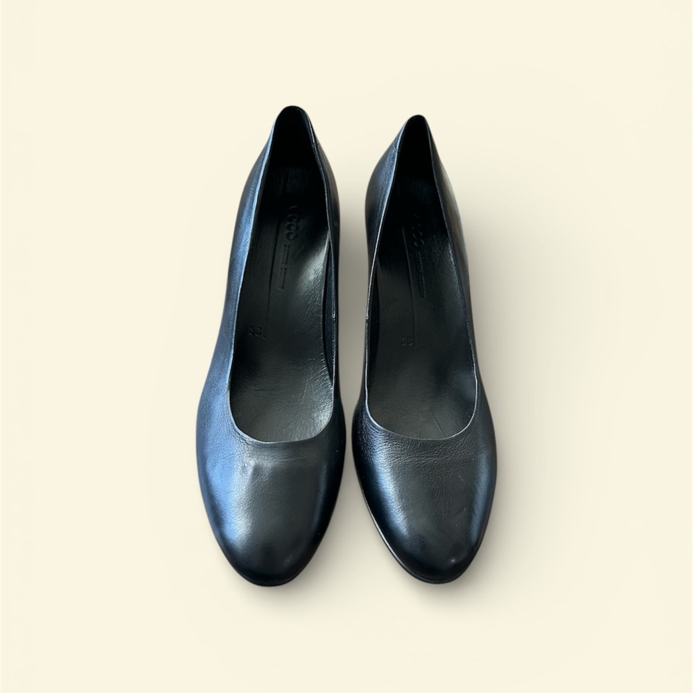 Ecco Black leather Classic 45 pumps size 7-7 1/2